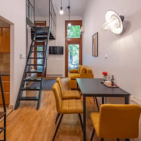 Апартаменты Mooki Loft&garden In Sohobudapest *