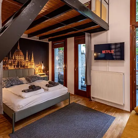 Mooki Loft&garden In Sohobudapest بودابست