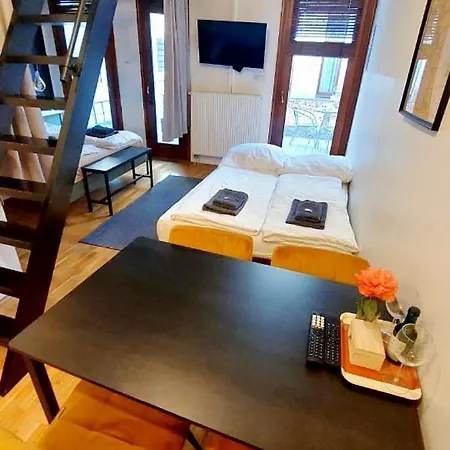 Mooki Loft&garden In Sohobudapest Boedapest